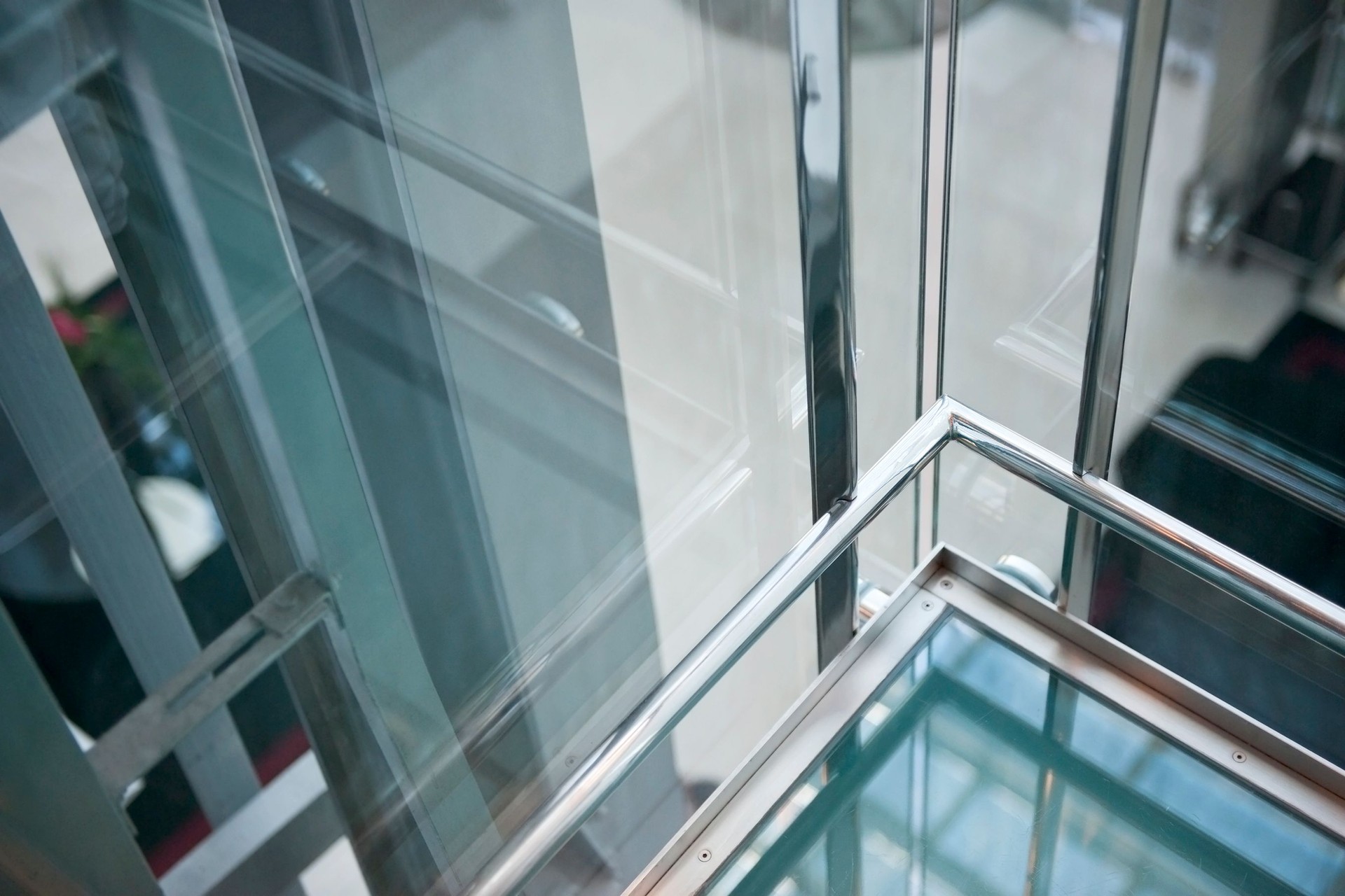 Glass elevator